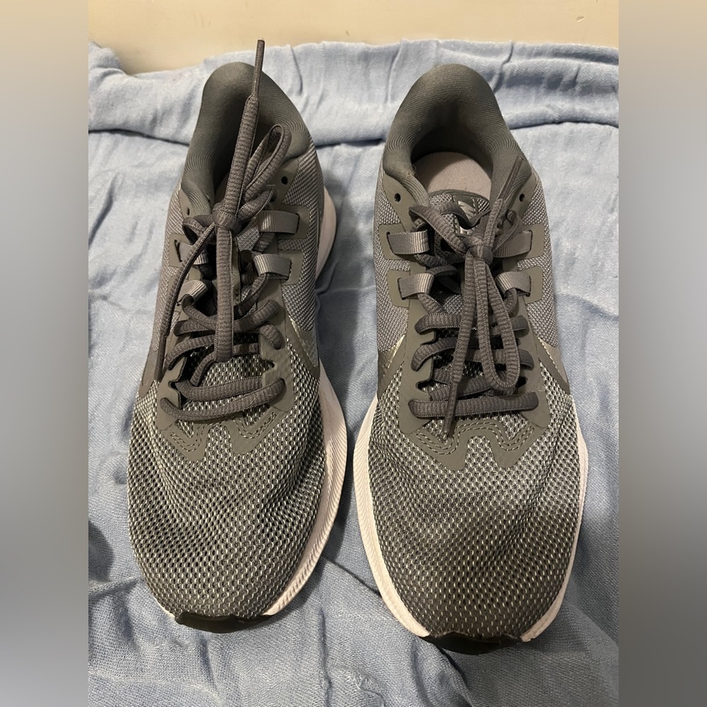 Nike Downshifter Silver/Gray Woman’s Running Shoe